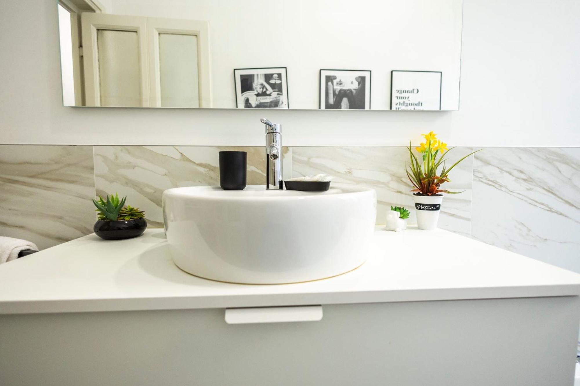 Macchi Charming Apartment By 101Flats Milan Bagian luar foto